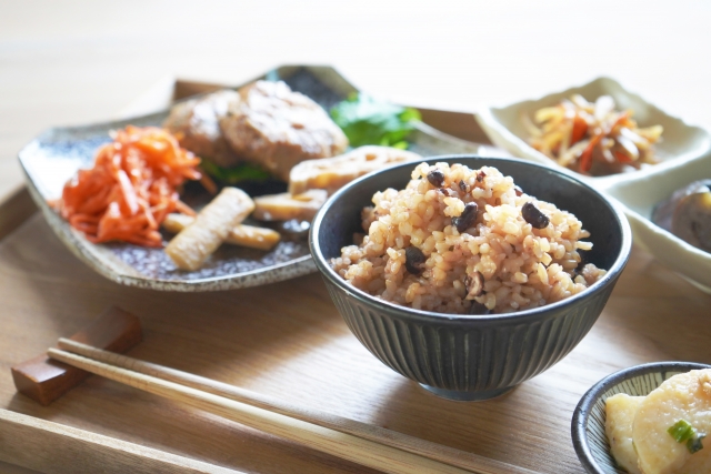 寝かせ玄米定食