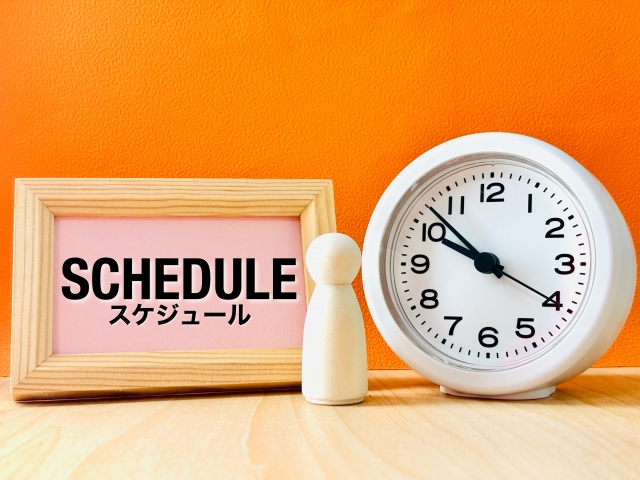 時計とスケジュールを立てる人のイメージ画像